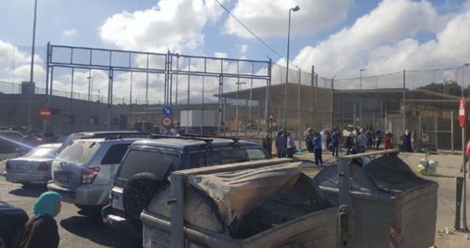 شرطة الحدود تغلق المعابر المؤدية إلى مليلية المحتلة من جديد... ومغاربة يصفون القرار بالحكرة شرطة الحدود تغلق المعابر المؤدية إلى مليلية المحتلة من جديد... ومغاربة يصفون القرار بالحكرة