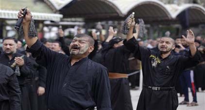 سري للغاية.. حوالي 300 "شيعي" مغربي من بينهم ريفيون حجوا إلى كربلاء لاحياء عاشوراء سري للغاية.. حوالي 300 "شيعي" مغربي من بينهم ريفيون حجوا إلى كربلاء لاحياء عاشوراء