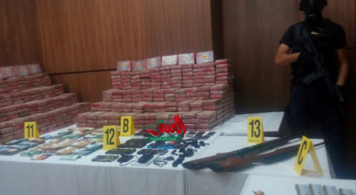 كمية الكوكايين المحجوز بالناظور و مدن أخرى تبلغ قيمتها نحو 26 مليار وعدد المعتقلين وصل إلى 15 شخصا كمية الكوكايين المحجوز بالناظور و مدن أخرى تبلغ قيمتها نحو 26 مليار وعدد المعتقلين وصل إلى 15 شخصا