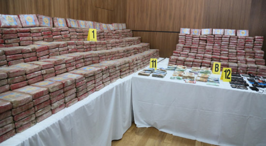 كمية الكوكايين المحجوز بالناظور و مدن أخرى تبلغ قيمتها نحو 26 مليار وعدد المعتقلين وصل إلى 15 شخصا كمية الكوكايين المحجوز بالناظور و مدن أخرى تبلغ قيمتها نحو 26 مليار وعدد المعتقلين وصل إلى 15 شخصا