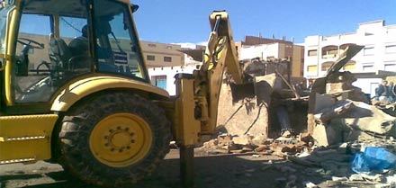 هدم السوق اليومي ببلدية بن الطيب وسط إحتجاجات التجار هدم السوق اليومي ببلدية بن الطيب وسط إحتجاجات التجار