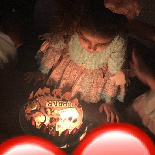 حنان الخضر تعايد أختها الصغيرة بمناسبة عيد ميلادها