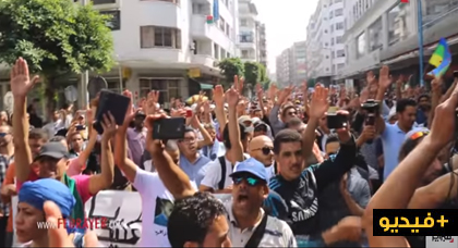 بالفيديو.. المئات من المشاركين في المسيرة الوطنية المطالبة بإطلاق سراح المعتقلين يؤدون قسم الحراك بالفيديو.. المئات من المشاركين في المسيرة الوطنية المطالبة بإطلاق سراح المعتقلين يؤدون قسم الحراك