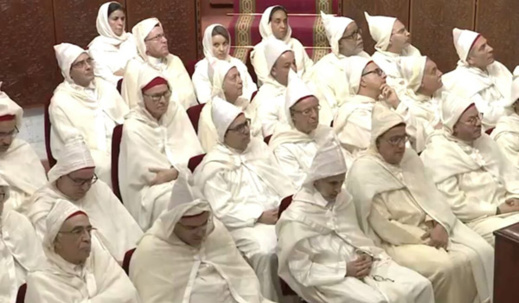 الملك يعلن إحداث وزارة جديدة مكلفة بالشؤون الإفريقية و خلية لتتبع وتقييم المشاريع المنجزة الملك يعلن إحداث وزارة جديدة مكلفة بالشؤون الإفريقية و خلية لتتبع وتقييم المشاريع المنجزة