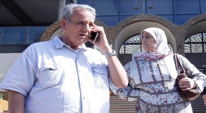 والد الزفزافي يجد صعوبة في ركوب الطكسيات للوصول لعكاشة والد الزفزافي يجد صعوبة في ركوب الطكسيات للوصول لعكاشة