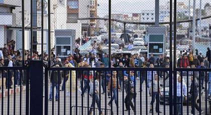 سلطات مليلية تشد الخناق على مزاولي "التهريب المعيشي" والعشرات يحتجون بمعبر الحي الصيني بفرخانة سلطات مليلية تشد الخناق على مزاولي "التهريب المعيشي" والعشرات يحتجون بمعبر الحي الصيني بفرخانة