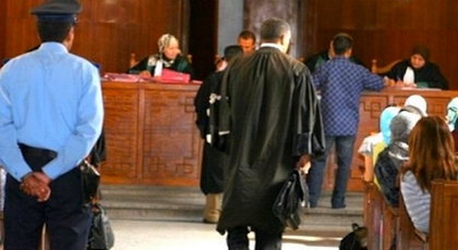 خطير.. عصابة مدججة بالأسلحة تحاول تهريب مدان بـ 10 سنوات من داخل المحكمة بهذه المدينة خطير.. عصابة مدججة بالأسلحة تحاول تهريب مدان بـ 10 سنوات من داخل المحكمة بهذه المدينة