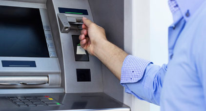 فرقة أمنية خاصة تطارد أفراد عصابة خطيرة تقرصن الحسابات البنكية لرجال الأعمال والأثرياء فرقة أمنية خاصة تطارد أفراد عصابة خطيرة تقرصن الحسابات البنكية لرجال الأعمال والأثرياء