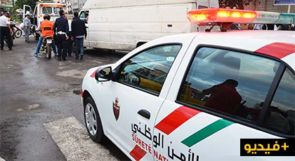 إيقاف سيارة "ريفولي" محملة بالسلع المهربة وسائقها يلوذ بالفرار وسط الناظور إيقاف سيارة "ريفولي" محملة بالسلع المهربة وسائقها يلوذ بالفرار وسط الناظور