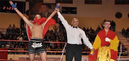 المغاربة يبسطون سيطرتهم على نزالات المهرجان الدولي الثاني لللكيك الطاي بوكسينغ المغاربة يبسطون سيطرتهم على نزالات المهرجان الدولي الثاني لللكيك الطاي بوكسينغ