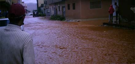 الأمطار تغرق تمسمان في الوحل وحمولة الأودية تحاصر دواويرها الأمطار تغرق تمسمان في الوحل وحمولة الأودية تحاصر دواويرها
