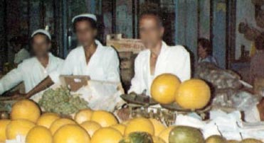 التجار المغاربة العاملين بمليلية و القاطنين خارج الحدود ومعاناتهم اليومية ومستقبلهم المجهول التجار المغاربة العاملين بمليلية و القاطنين خارج الحدود ومعاناتهم اليومية ومستقبلهم المجهول