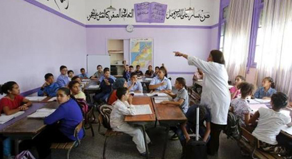 أكاديمية التعليم تدخل على خط نشر أستاذة للتعليم الابتدائي صورة لتلاميذها يصلون بالقسم