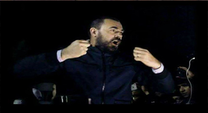 في أول محاكمة علنية للزفزافي.. يصرخ من وراء القفص: الموت ولا المذلة..والقاضي يرفع الجلسة في أول محاكمة علنية للزفزافي.. يصرخ من وراء القفص: الموت ولا المذلة..والقاضي يرفع الجلسة