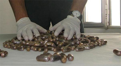 العثور على 1550 غراما من مخدر الكوكايين داخل أمعاء مواطن نيجيري العثور على 1550 غراما من مخدر الكوكايين داخل أمعاء مواطن نيجيري