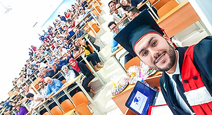 الباحث الناظوري مراد أبركان يحصل على شهادة الدكتوراه في الطب بميزة مشرف جدا الباحث الناظوري مراد أبركان يحصل على شهادة الدكتوراه في الطب بميزة مشرف جدا