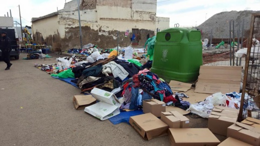 بعد أن حاربتهم السلطات في شوارع الناظور.. الشرطة الإسبانية تصادر 6 أطنان من بضائع "فراشة" مغاربة بمليلية بعد أن حاربتهم السلطات في شوارع الناظور.. الشرطة الإسبانية تصادر 6 أطنان من بضائع "فراشة" مغاربة بمليلية