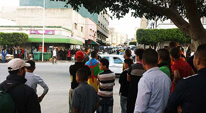 حضور أمني مكثف بالعروي تزامنا و استعداد النشطاء للاحتجاج بمناسبة الذكرى السنوية لوفاة سماك الحسيمة حضور أمني مكثف بالعروي تزامنا و استعداد النشطاء للاحتجاج بمناسبة الذكرى السنوية لوفاة سماك الحسيمة