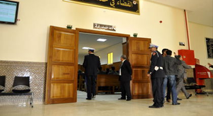 غرفة الجنايات الابتدائية بمحكمة الاستئناف بالحسيمة تصدر أحكاما بالسجن موقوف التنفيذ في حق أربعة قاصرين غرفة الجنايات الابتدائية بمحكمة الاستئناف بالحسيمة تصدر أحكاما بالسجن موقوف التنفيذ في حق أربعة قاصرين