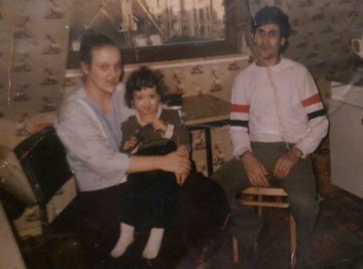 أب ناظوري يبحث عن إبنته "نادية أنوَّار" أنجبها مع زوجته الألمانية قبل عودته للمغرب