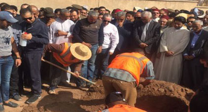 رئيس النيابة العامة ومسؤولون قضائيون يشيعون جنازة "حمزة الشايب" ضحية السلاح الناري بمراكش رئيس النيابة العامة ومسؤولون قضائيون يشيعون جنازة "حمزة الشايب" ضحية السلاح الناري بمراكش