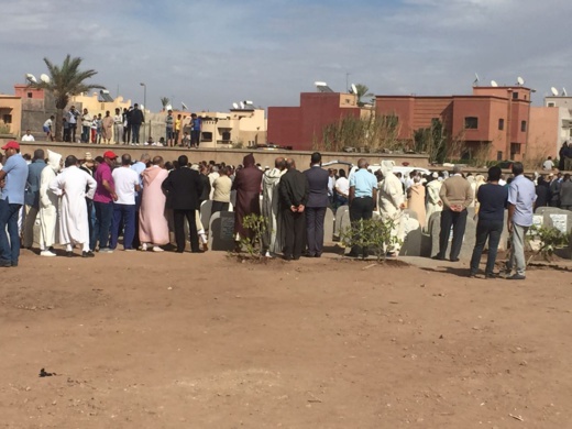 رئيس النيابة العامة ومسؤولون قضائيون يشيعون جنازة "حمزة الشايب" ضحية السلاح الناري بمراكش رئيس النيابة العامة ومسؤولون قضائيون يشيعون جنازة "حمزة الشايب" ضحية السلاح الناري بمراكش