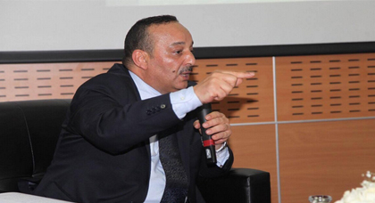 وزير الثقافة والإتصال يتعهد بإنشاء دار للصحافة بمدينة الحسيمة