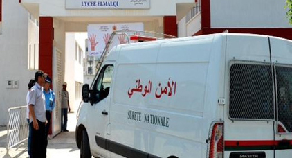 وضع تلميذ رهن تدابير الحراسة النظرية بعد توقيفه بشبهة تعنيف أستاذه داخل الثانوية وضع تلميذ رهن تدابير الحراسة النظرية بعد توقيفه بشبهة تعنيف أستاذه داخل الثانوية