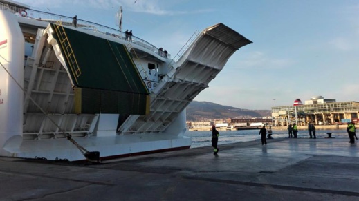 بالصور.. الحرس المدني الاسباني يحبط محاولة هجرة شابين وسط تجاويف باخرة تربط مليلية بموتريل بالصور.. الحرس المدني الاسباني يحبط محاولة هجرة شابين وسط تجاويف باخرة تربط مليلية بموتريل