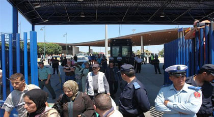 هذا ماذا يفعله المغاربة عندما يدخلون الى مدينة مليلية المحتلة هذا ماذا يفعله المغاربة عندما يدخلون الى مدينة مليلية المحتلة