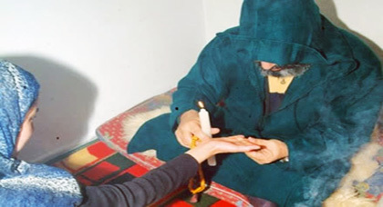خطير.. الدرك يعتقل خمسينيا متلبسا بممارسة الشعوذة مع 30 امرأة خطير.. الدرك يعتقل خمسينيا متلبسا بممارسة الشعوذة مع 30 امرأة