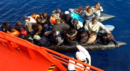 خلال شهر واحد فقط.. توقيف أزيد من 300 مهاجر سري مغاربة وأفارقة بسواحل الحسيمة