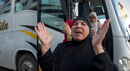 المجلس الوطني لحقوق الإنسان يوقف الحافلة التي خصصها لنقل أقارب معتقلي حراك الريف لهذا السبب المجلس الوطني لحقوق الإنسان يوقف الحافلة التي خصصها لنقل أقارب معتقلي حراك الريف لهذا السبب
