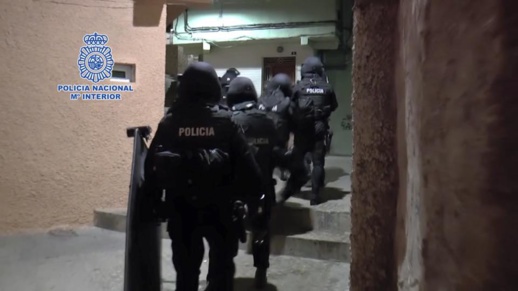 بالفيديو.. إعتقال داعشي بمليلية يبلغ من العمر 21 سنة كان على استعداد تام لارتكاب أعمال ارهابية بالفيديو.. إعتقال داعشي بمليلية يبلغ من العمر 21 سنة كان على استعداد تام لارتكاب أعمال ارهابية