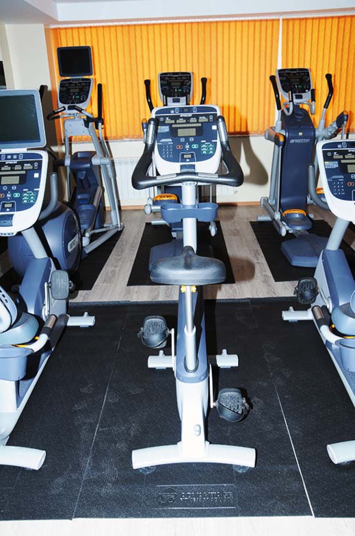 غير إلاَ مبغيتيش تريني: الإشتراك في نادي "غولد فيتنيس" ب 5000 درهم فقط غير إلاَ مبغيتيش تريني: الإشتراك في نادي "غولد فيتنيس" ب 5000 درهم فقط