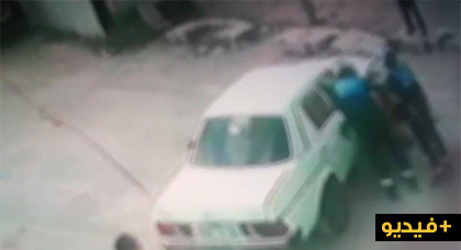 مليلية.. شرطيان إسبانيان يعتديان على سائق سيارة ومرافقه بالضرب والركل مليلية.. شرطيان إسبانيان يعتديان على سائق سيارة ومرافقه بالضرب والركل