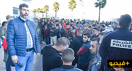 تجار "سوبير مارشي" يحتجون أمام عمالة الناظور للمطالبة بتحسين اوضاعهم المهنية تجار "سوبير مارشي" يحتجون أمام عمالة الناظور للمطالبة بتحسين اوضاعهم المهنية