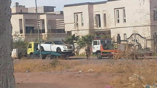 بالصورة.. الحجز على سيارتين فاخرتين للريفي مالك مقهى "لاكريم" إحداهما مرصعة بالذهب بالصورة.. الحجز على سيارتين فاخرتين للريفي مالك مقهى "لاكريم" إحداهما مرصعة بالذهب