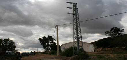 جمعية سيف الريف للتنمية والبيئة بإيكسان تحذر من الخط الكهربائي الذي يهدد حياة الساكنة جمعية سيف الريف للتنمية والبيئة بإيكسان تحذر من الخط الكهربائي الذي يهدد حياة الساكنة