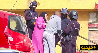 بالفيديو.. المصالح الامنية الاسبانية تفكك شبكة متخصصة في الإتجار بالمخدرات وتوقف أربعة من أعضاءها بالفيديو.. المصالح الامنية الاسبانية تفكك شبكة متخصصة في الإتجار بالمخدرات وتوقف أربعة من أعضاءها