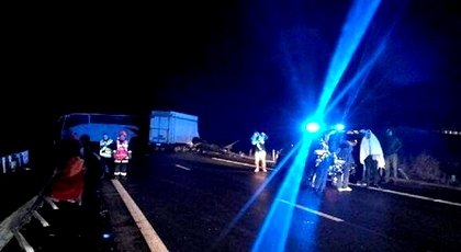 إصابة 43 شخصا في حادثة سير مروعة بفرنسا بين حافلتين قادمتين من المغرب وشاحنة إصابة 43 شخصا في حادثة سير مروعة بفرنسا بين حافلتين قادمتين من المغرب وشاحنة