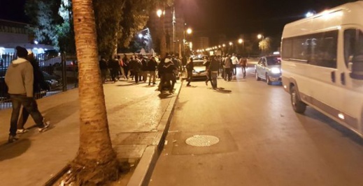 بالفيديو.. مواجهات بين مهاجرين من دول جنوب الصحراء وقوات الأمن لهذا السبب بالفيديو.. مواجهات بين مهاجرين من دول جنوب الصحراء وقوات الأمن لهذا السبب