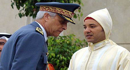 الملك محمد السادس ينهي مهام الجنرالين حسني بنسليمان و بوشعيب عروب الملك محمد السادس ينهي مهام الجنرالين حسني بنسليمان و بوشعيب عروب