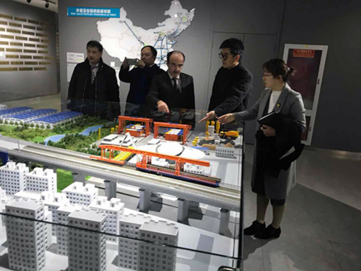 العماري يكثف من لقاءاته مع الشركات الصينية من أجل جلب الاستثمارات لجهة طنجة تطوان الحسيمة العماري يكثف من لقاءاته مع الشركات الصينية من أجل جلب الاستثمارات لجهة طنجة تطوان الحسيمة