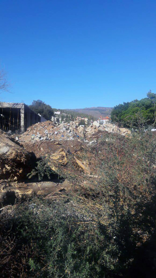 تشييد بنايات وسط طريق عمومية بأزغنغان ومطالب بهدمها وإرجاع العقار الى حالته الطبيعية تشييد بنايات وسط طريق عمومية بأزغنغان ومطالب بهدمها وإرجاع العقار الى حالته الطبيعية