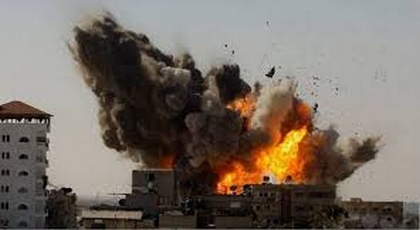 الجيش الإسرائيلي يقصف قطاع غزة برا وجوا الجيش الإسرائيلي يقصف قطاع غزة برا وجوا