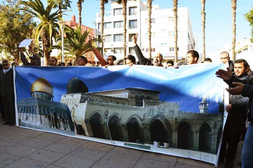 ساكنة الناظور تتضامن مع الفلسطينيين وترفض القرار  الجائر للرئيس الأمريكي 