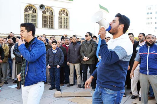 ساكنة الناظور تتضامن مع الفلسطينيين وترفض القرار الجائر للرئيس الأمريكي ساكنة الناظور تتضامن مع الفلسطينيين وترفض القرار الجائر للرئيس الأمريكي