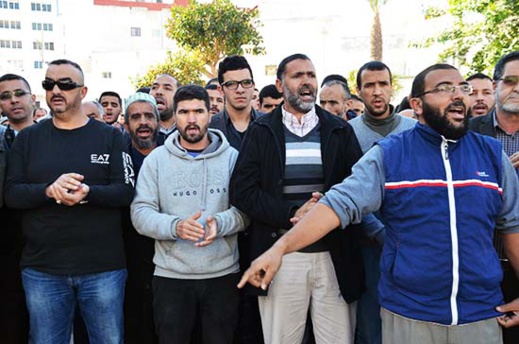 ساكنة الناظور تتضامن مع الفلسطينيين وترفض القرار الجائر للرئيس الأمريكي ساكنة الناظور تتضامن مع الفلسطينيين وترفض القرار الجائر للرئيس الأمريكي