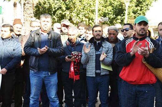 ساكنة الناظور تتضامن مع الفلسطينيين وترفض القرار الجائر للرئيس الأمريكي ساكنة الناظور تتضامن مع الفلسطينيين وترفض القرار الجائر للرئيس الأمريكي